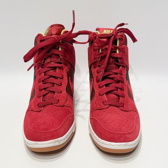 Nike Dunk Sky High Women’s 3” Wedge Heel Sneaker Red Suede Camo Size 8 Worn Once - Picture 4 of 13